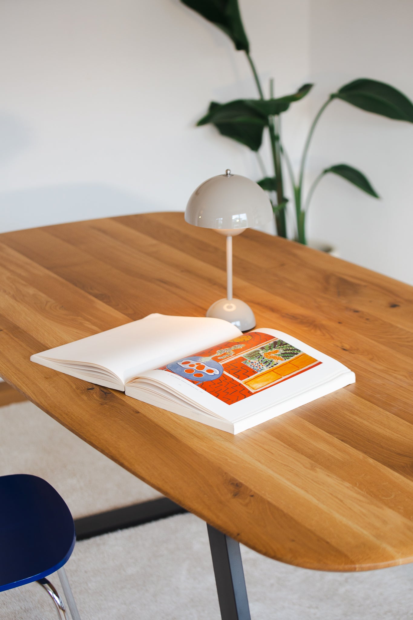 Esstisch Navalis aus Wildeiche in Bootsform, 180x90 cm, natur geölt - Nahansicht