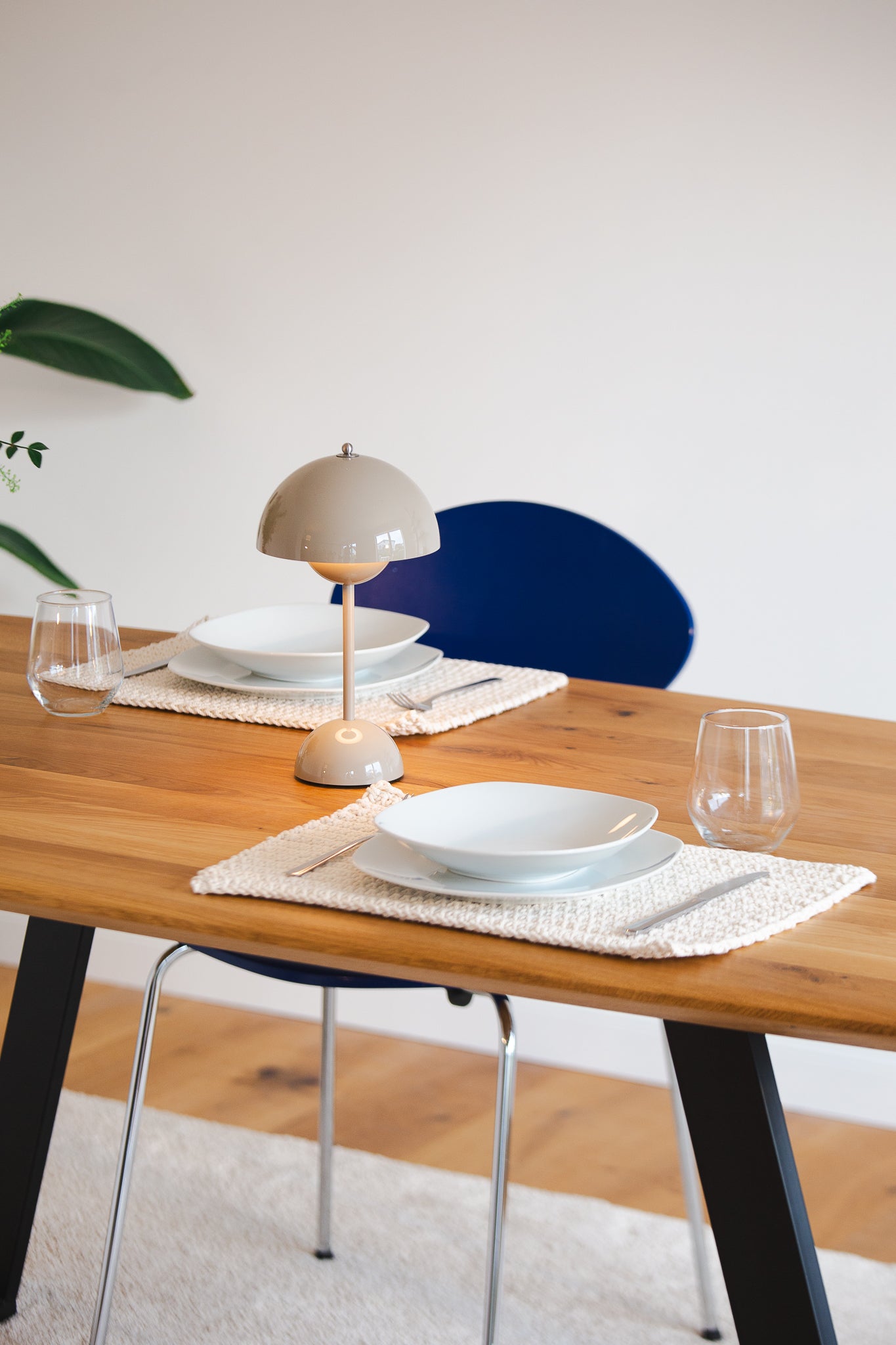 Esstisch Navalis aus Wildeiche in Bootsform, 200x100 cm, natur geölt - Ausschnitt