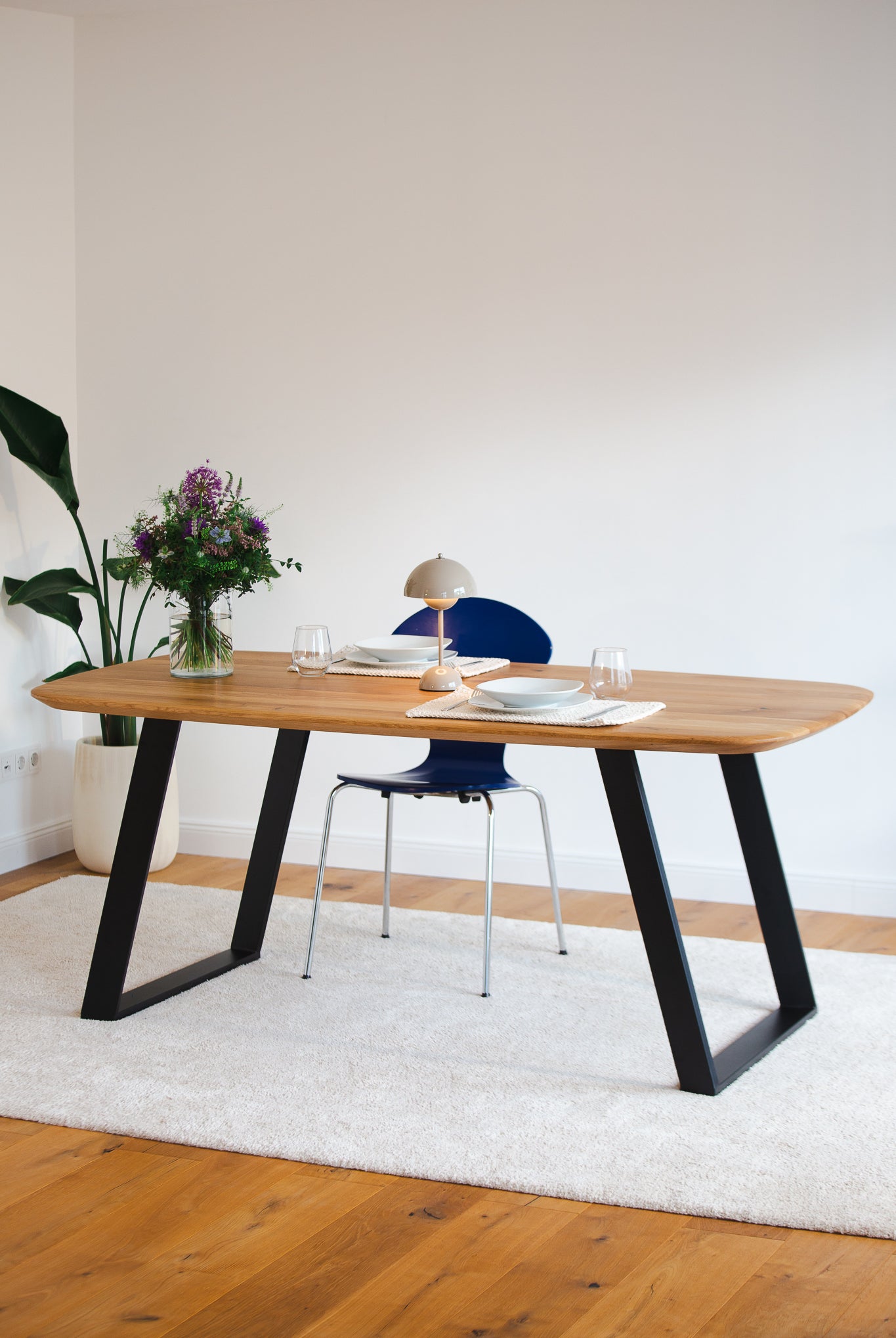 Esstisch Navalis aus Wildeiche in Bootsform, 220x100 cm, natur geölt - Seitenansicht