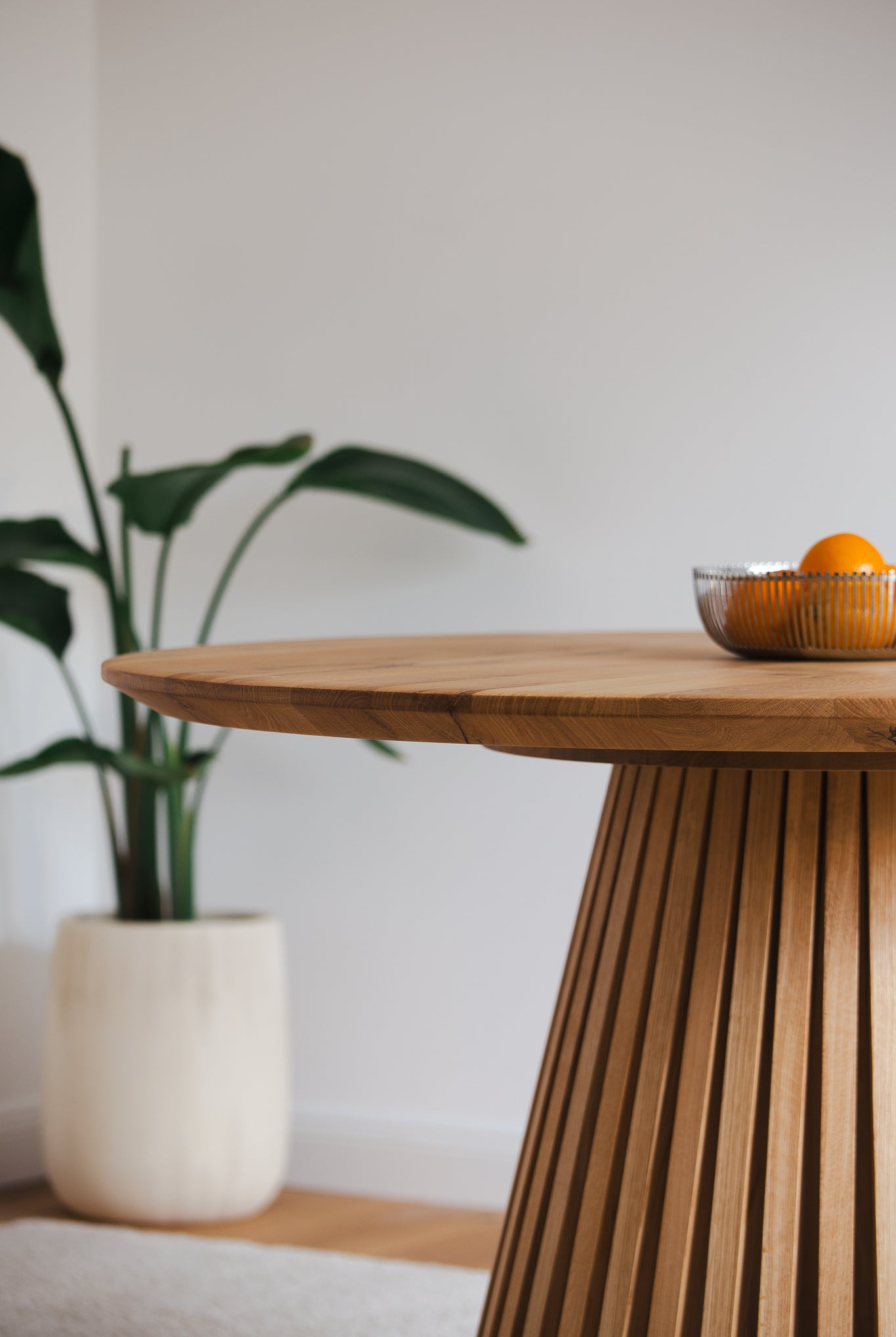 Rundtisch Helvetia aus Wildeiche mit Schweizer Kante, 140 cm, natur geölt - Ausschnitt