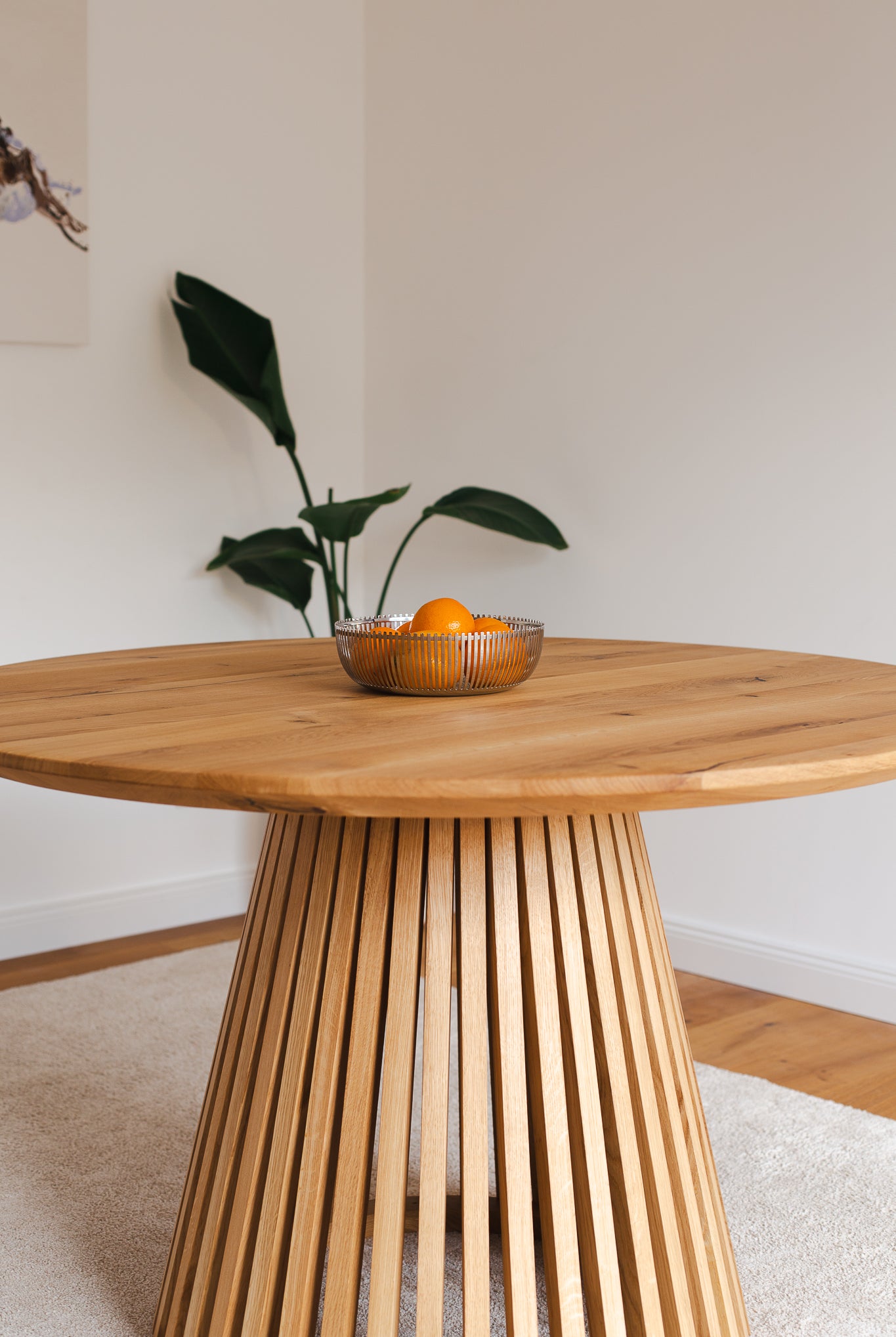 Rundtisch Helvetia aus Wildeiche mit Schweizer Kante, 140 cm, natur geölt - Frontalansicht