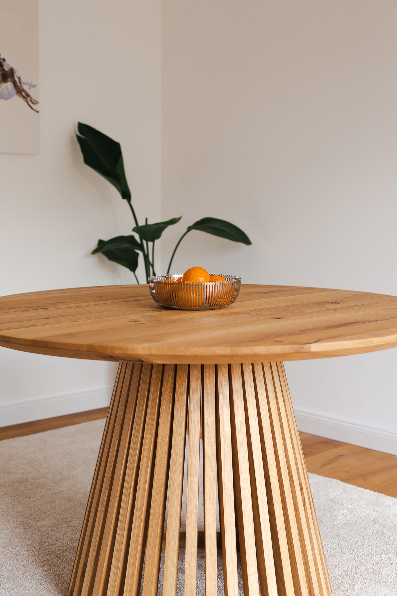 Rundtisch Helvetia aus Wildeiche mit Schweizer Kante, 140 cm, natur geölt - Frontalansicht